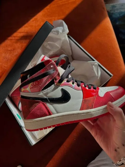NIK AIR JORDAN RETRO 1 HIG SPIDERVERSE SPIDERMAN VERSION SEMI UA