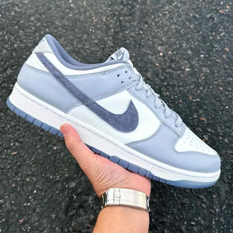 nikkee SB Dunk Low Light Carbon