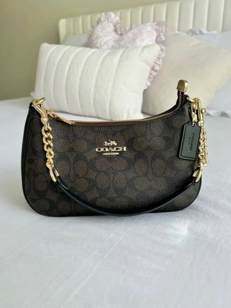 Coacch teri premium Shoulder bag With Ogbox Satin Dustbag 2belts etc model no 703