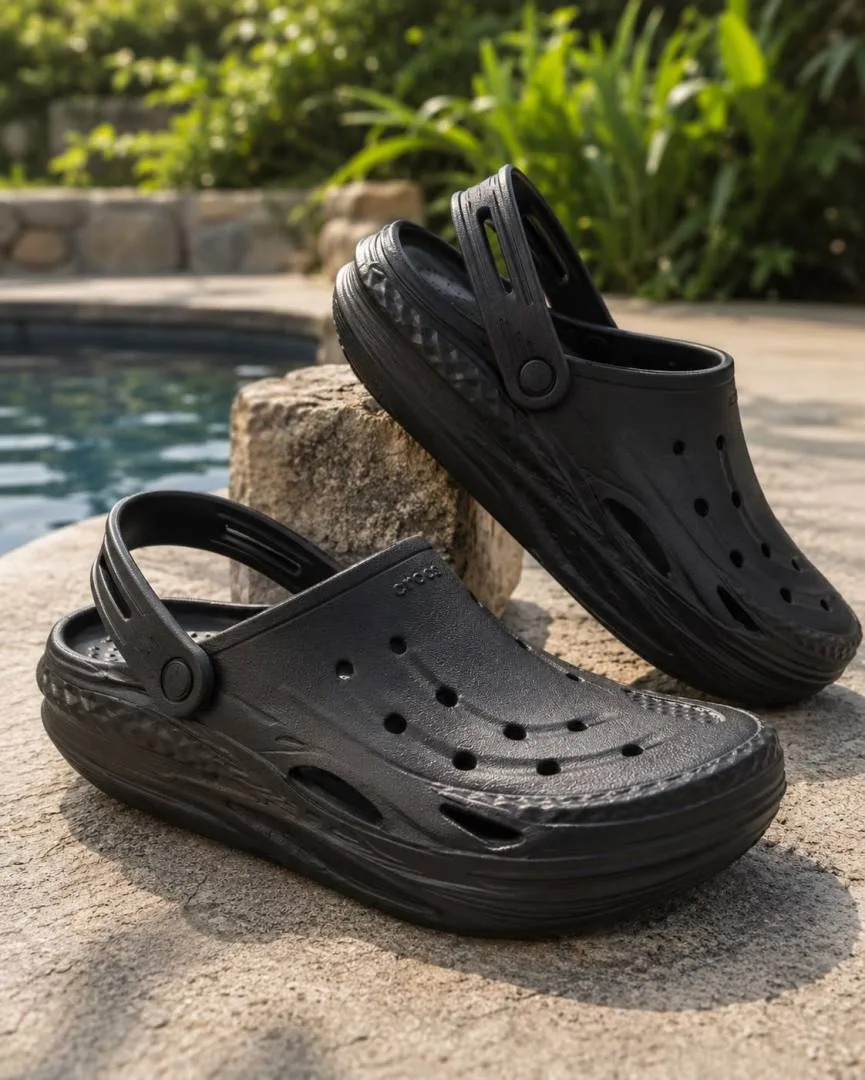 CROCCS OFF GRID CLOGS BLACK