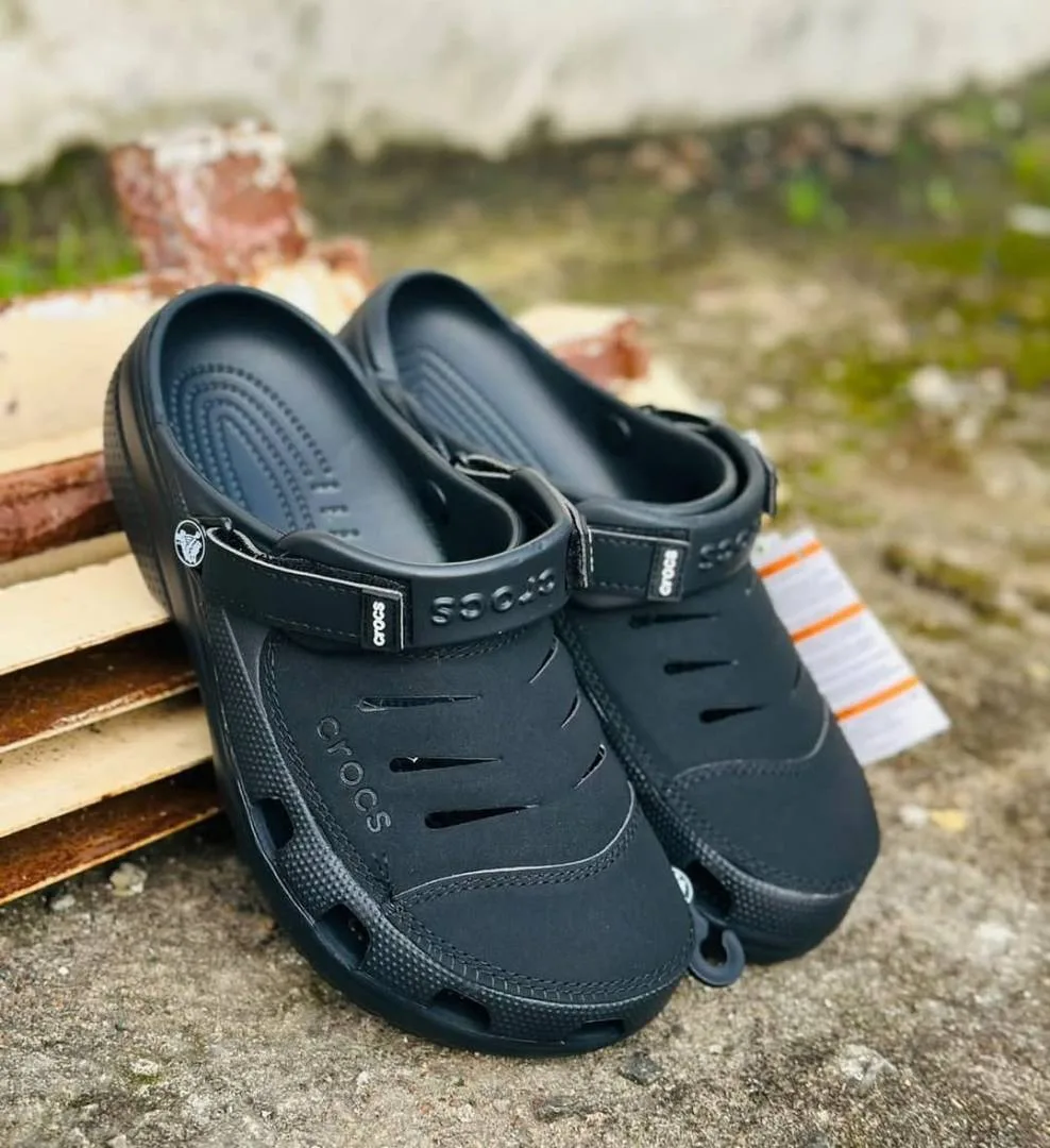 CROCCS YUKOON VISTA CLOGS BLACK
