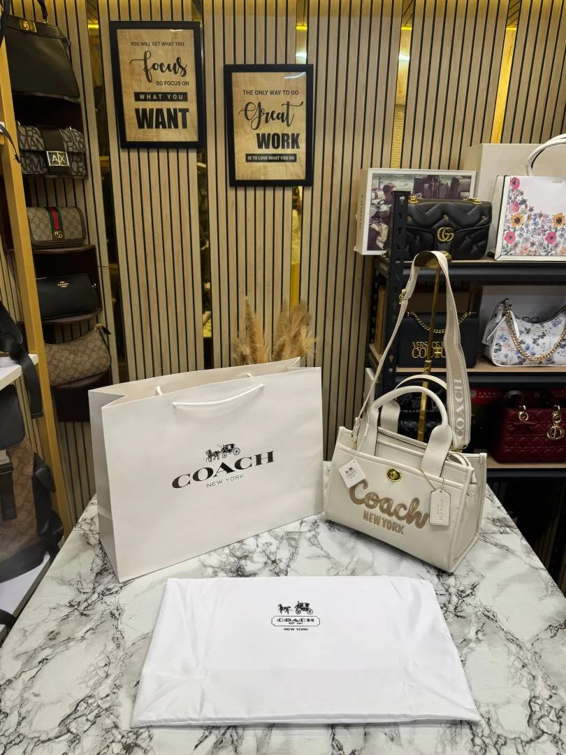 COACCH CARGO TOTE IN CANVAS WITH DUST BAG AND CARRY BAG (WHITE) (3750)