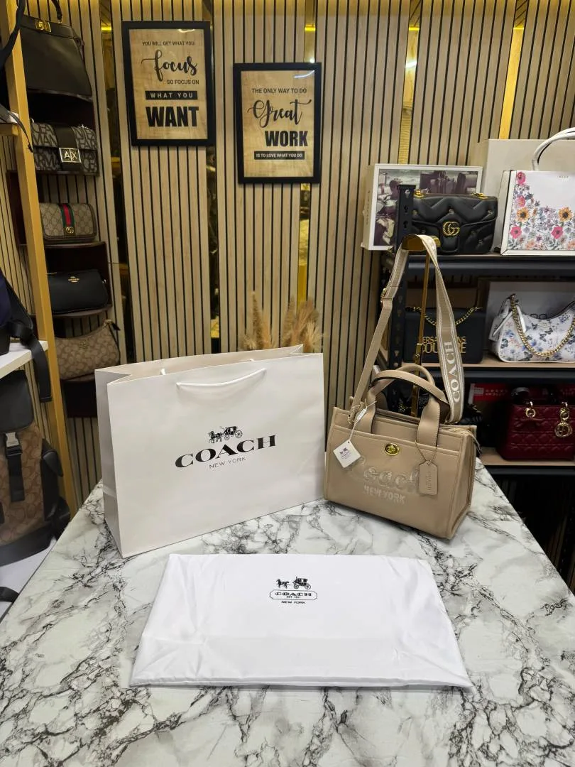 COACCH CARGO TOTE IN CANVAS WITH DUST BAG AND CARRY BAGAHPRICOT) (3750)