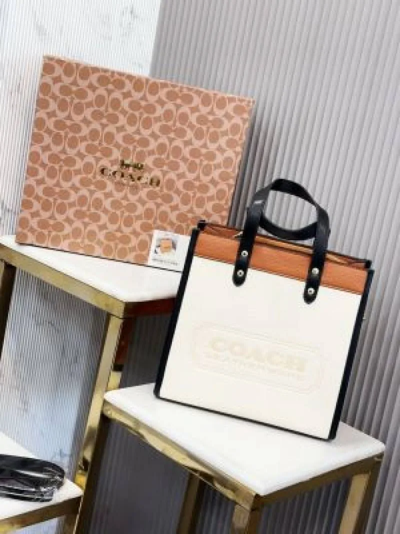 Coatch field tote bag with og folding box with 6467
