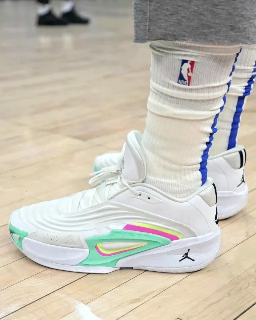 Nikkee Jordan Luka 3 Photo Finish White Volt Glow Green 1243