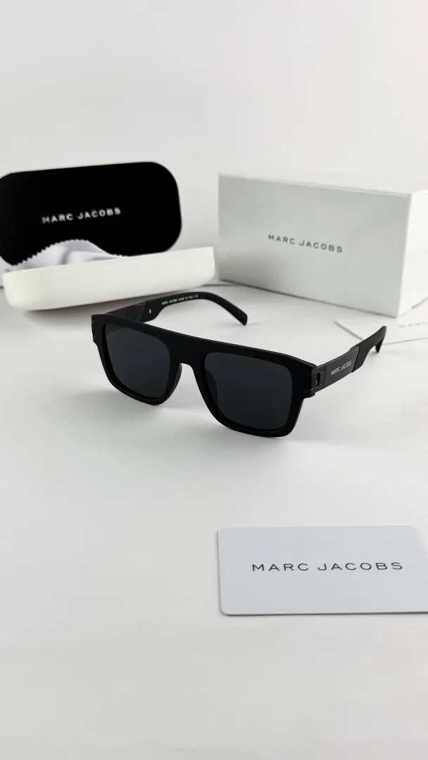 MARC JACOBS BLACK 1004
