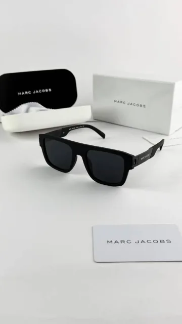MARC JACOBS BLACK 1004