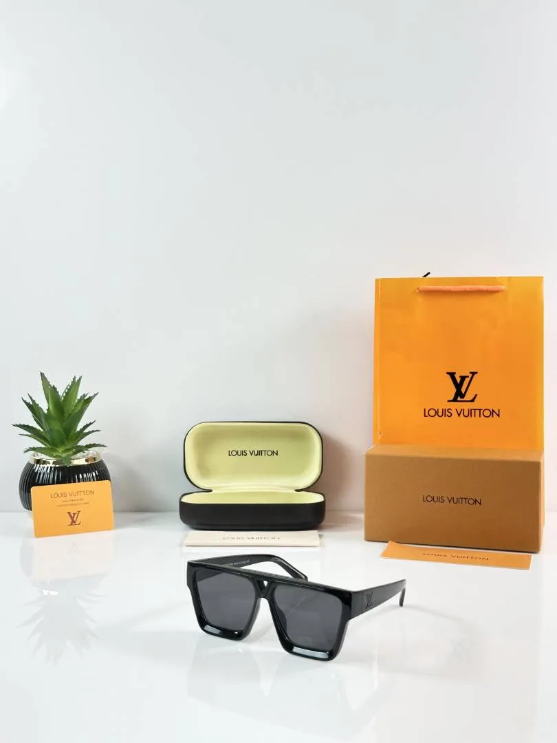 Loui Vuitton 1502 Shine Black