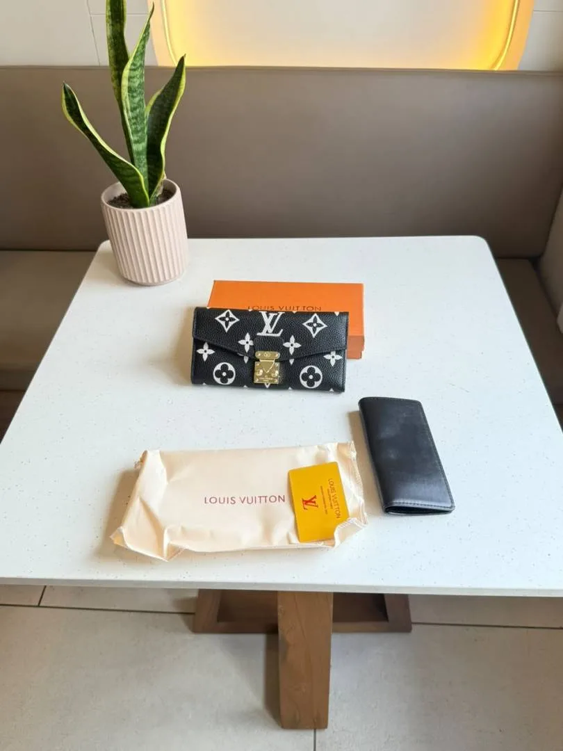 Louiis Vuitton Lv LONG LEATHER LADIES WALLET WITH OGBOX EXTRA FLAP DUSTBAG TAGS model 235