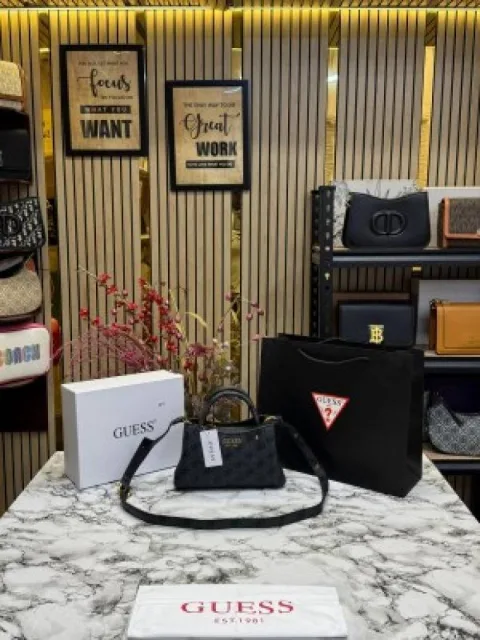 Gueess Manhattan Shoulder Bag With Box And Dust Bag Including CarryBag (V2) (black)