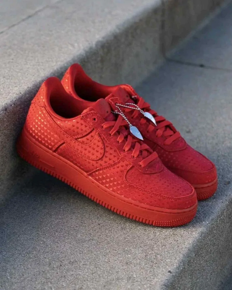 Nikkee AIR FORCE 1 RETRO VALENTINES DAY