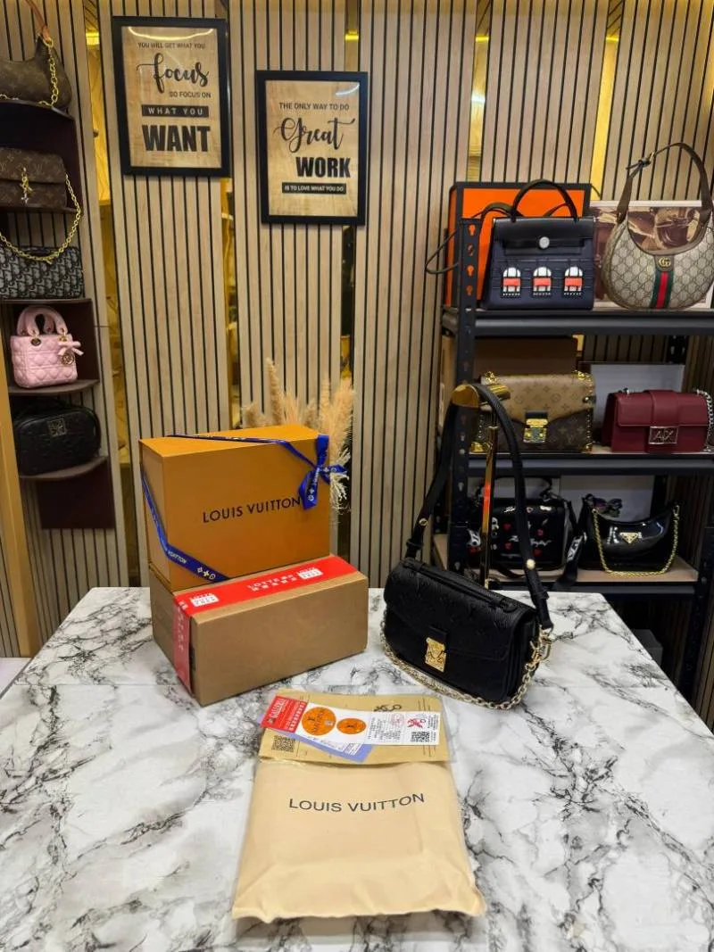 Louiis Vuitton Pochette Metis Reverse Monogram Mini Bag With Double Og Box And Dust Bag (M24246-Black)