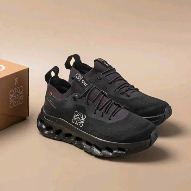 On Cloudtilt x Loewe All Black 1943