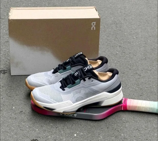 On Running Cloud The Roger Pro Fire Grey Black 1289