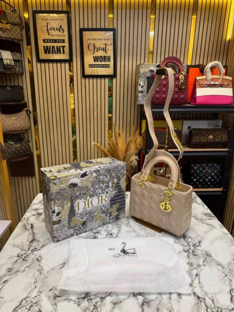 Christian Dio Medium lady Glossy Handbag With Box And Dust Ba RICOT) 1809