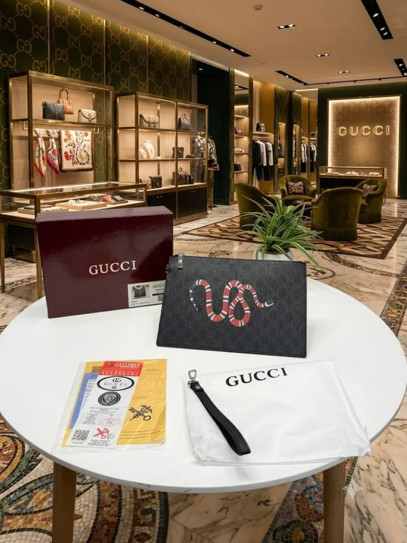 Guccci snake toiletry messenger pouch with OGBOX DUSTCOVER 495