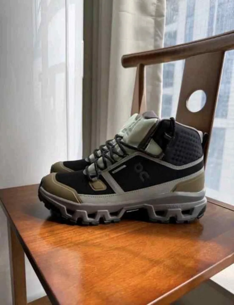 ON Cloudrock Mid Waterproof WP Boots Multi