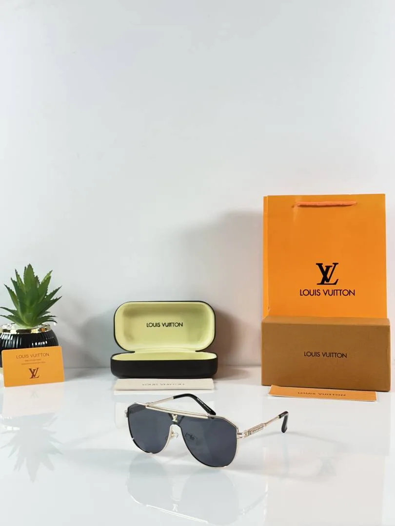 Loui Vuitton 2295 Gold Black