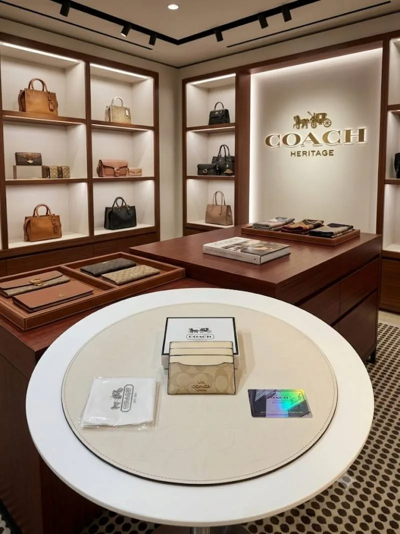 Coacch_premium_womens_card holder_with_ogbox_dustbag_etc_EA119