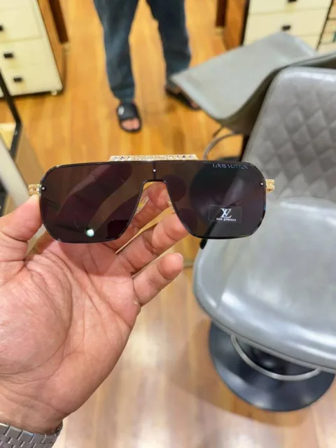 Loui vuitton 24027 gold black