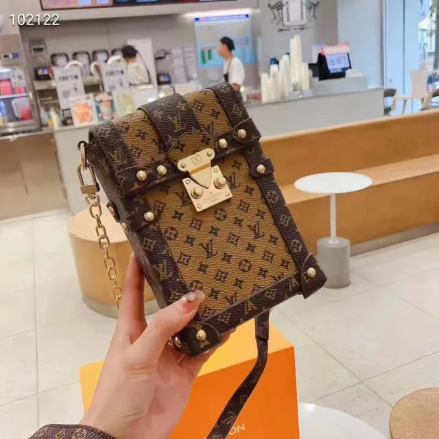 Loui Vuitton Sling Bag