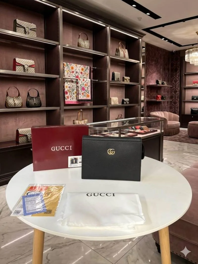 Guccci mens Toiletry messenger pouch with OGBOX DUSTCOVER CARD model no 487