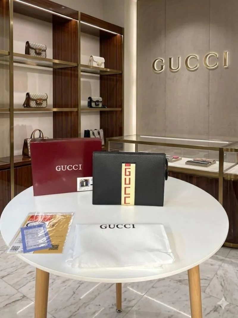 Guccci mens Toiletry messenger pouch with OGBOX DUSTCOVER CARD model no 489
