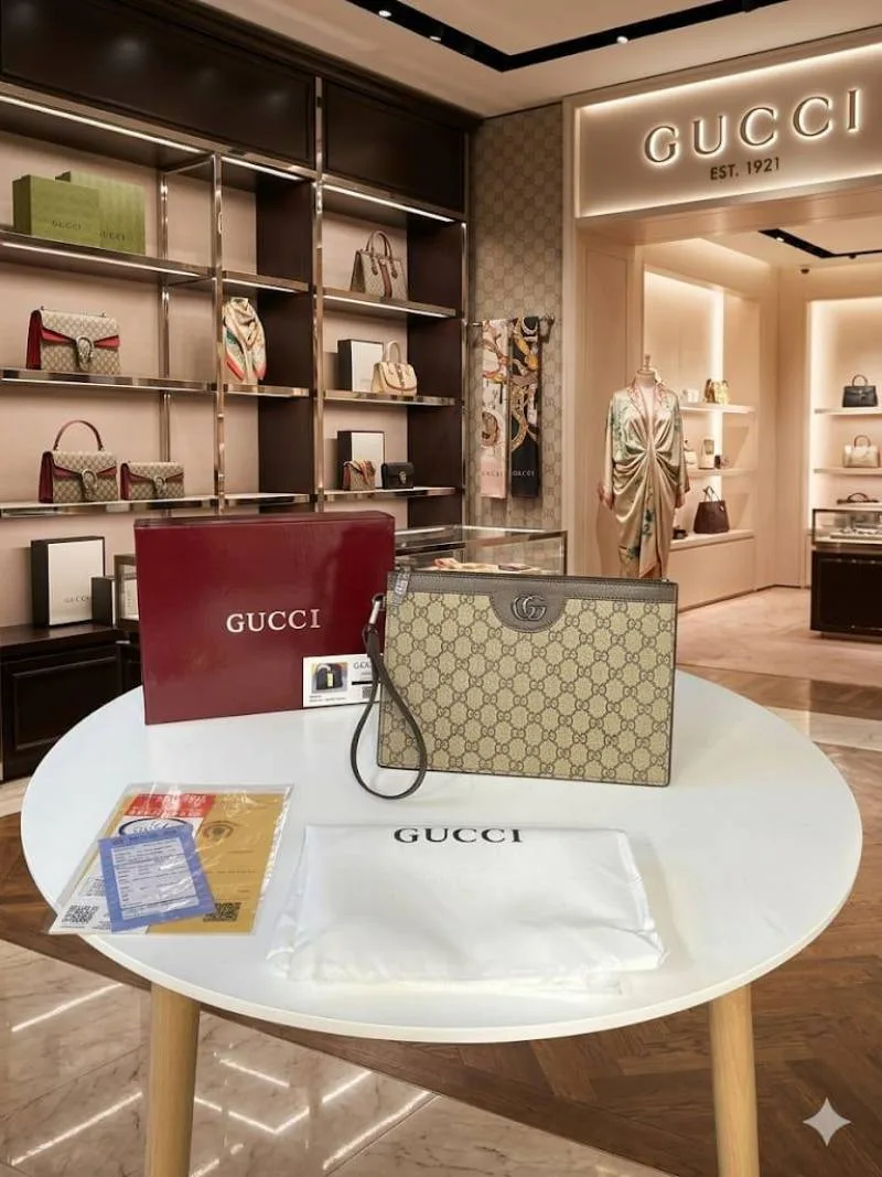 Guccci mens Toiletry messenger pouch with OGBOX DUSTCOVER CARD model no 485