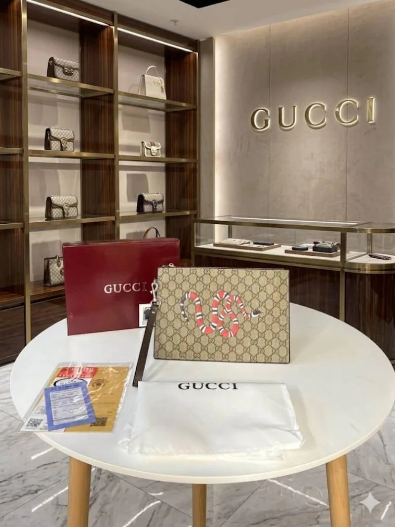 Guccci mens toiletry messenger pouch with OGBOX DUSTCOVER CARD model no 483