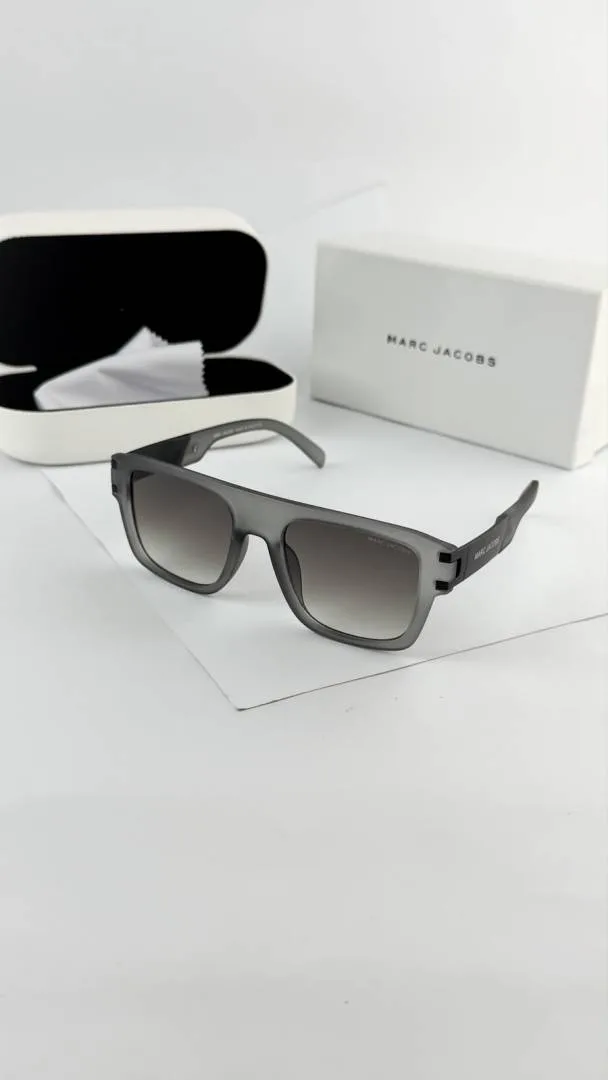MARC JACOBS GREY BLACK 1004