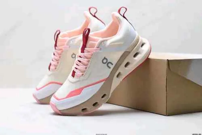 On Cloudnova x Soft Pink 2670