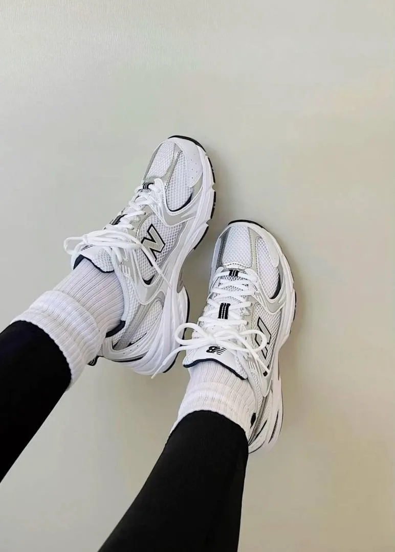 WMN NEWW BALANCE 530 WHITE NAVY FIX