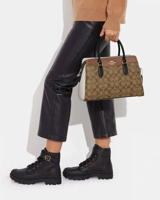 Coacchh_darcie_carryall_satchelbag_in_signature_canvas_with_dustbag_carrybag_tags_model 657
