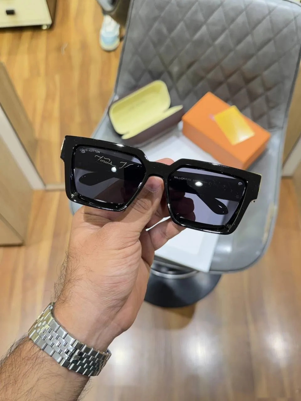 Loui vuitton millionaire black gold