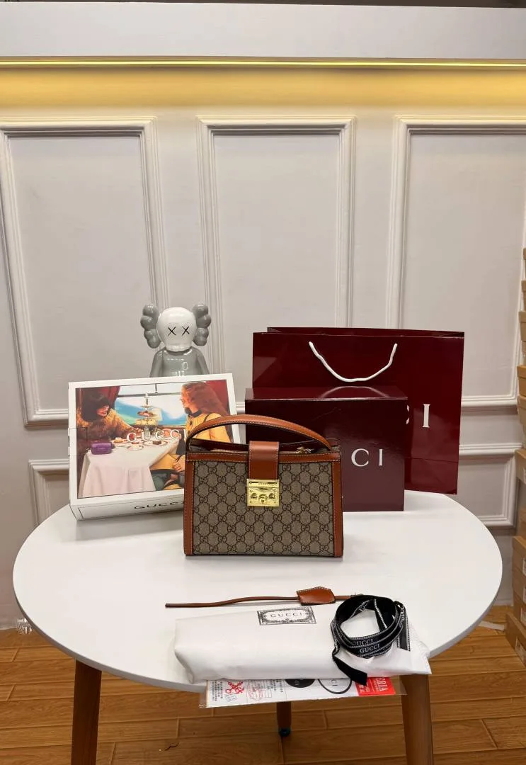 Gucccii gg padlock shoulderbag with doublebox carrybag etc 371