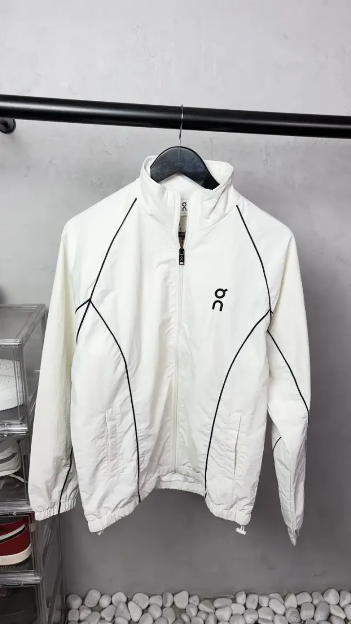 ON Cloud Performance Windbreaker Jacket. 3126