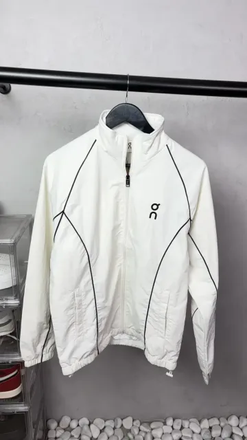 ON Cloud Performance Windbreaker Jacket. 3126