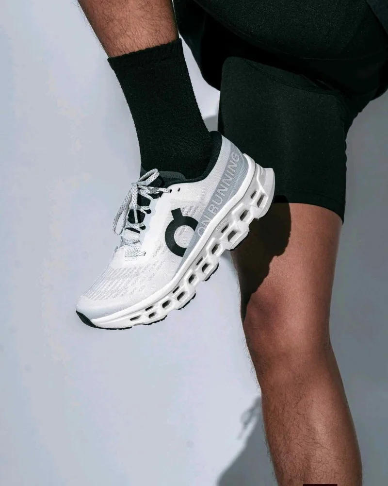 On cloudmonster 3 White