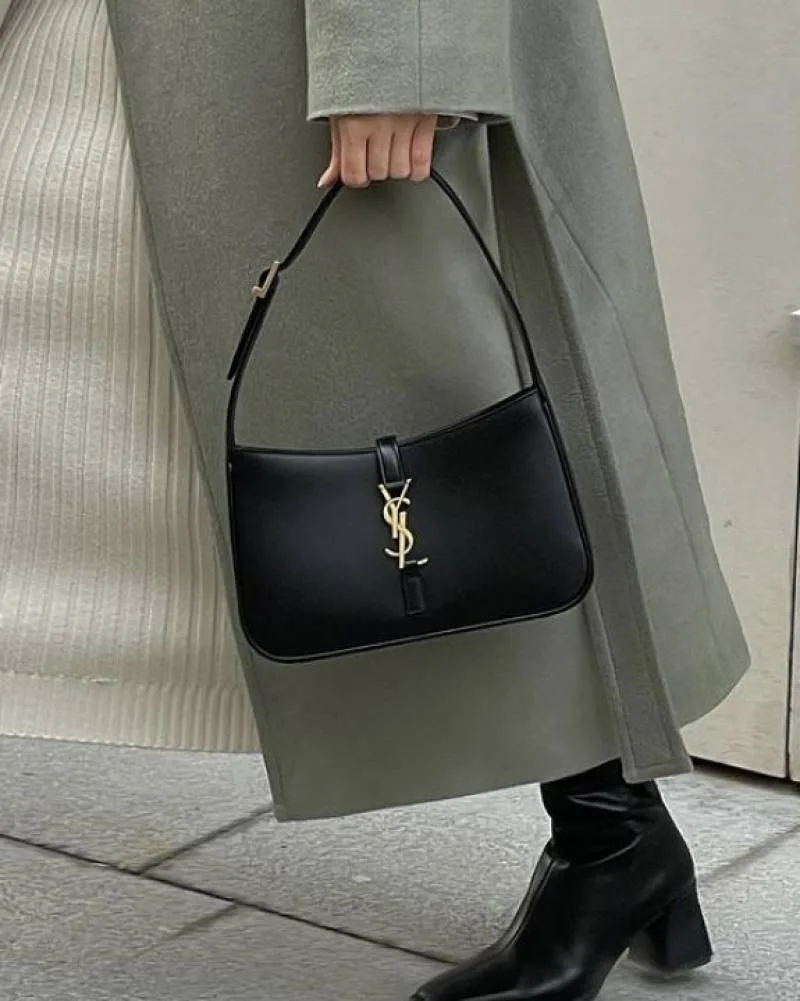yves_saint_laurent_ysl_leather_hobo_bag_with_ogbox_etc_515
