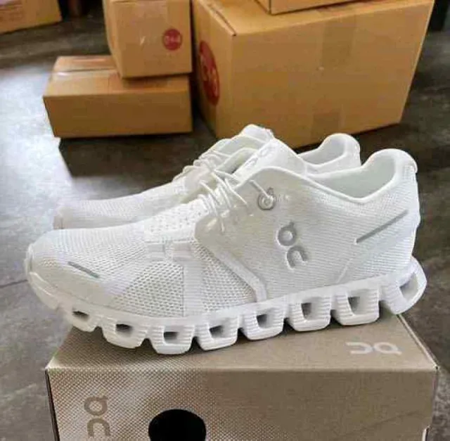 On Running Cloud 6 All White