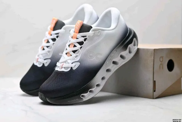 On Cloudtilt sneaker Black to White Gradient
