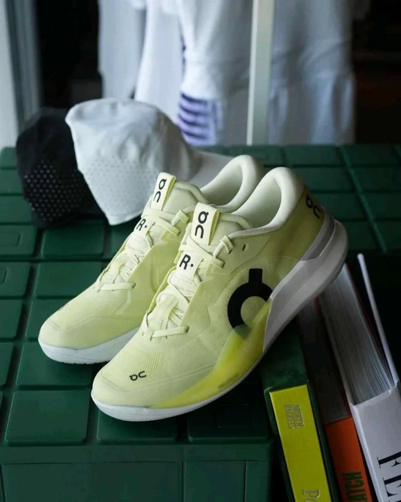 On The Roger Pro 3 in the Linen Lime