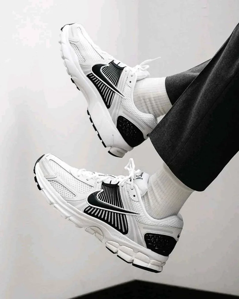 Nikkee Zoom Vomero 5 White Black 6060