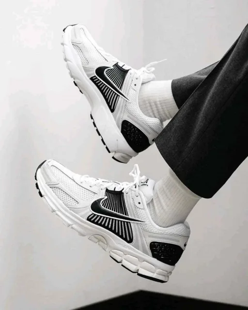 Nikkee Zoom Vomero 5 White Black 6060